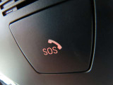 SOSコール/エアバックが展開するような深刻な事故において、自動でSOSコールを発信します。車内で急病人が出るような緊急時は、手動で発信可能です。