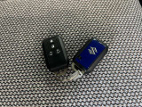 付いてて便利!とても人気の高い装備のスマートキーシステム。キーを携帯しているだけで、ドアロックの開閉並びにエンジンの始動が可能な装備です。