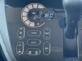 【 オートエアコン 】車内温度を感知して自動で温度調整をしてくれるのでいつでも快適な車内空間を創り上げます!//