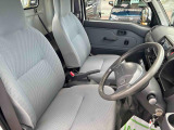 中古車をお選びいただく際に気になる走行距離や修復歴などに加えてキズ・凹みの有無・状態や消耗品の交換、今までの整備状況が &ldquo;ダイハツ認定中古車カルテ&rdquo;でわかります。