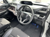 【運転席】座り心地が良いシートなので長時間の運転でも快適にお過ごしいただけます。新品のフロアマットのご注文も可能です。掲載箇所以外にご希望の写真がございましたらお気軽にお問い合わせ下さい。