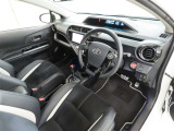 シンプルで使いやすいデザインの運転席です。