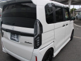 当社の優秀なサービススタッフがしっかり点検整備をさせていただいてからご納車致します!さらに!ミッションオイル、ワイパーゴム、エンジンオイル、エレメント、エアクリーナーを新品交換致します!