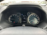 スッキリしたデザインのメーターは運転時の視線移動が少なくて済むので、安全性にも一役かってくれます。
