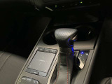 運転操作しやすい位置にあるシフトレバー