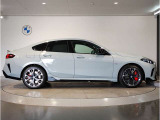 ☆BMWの前後重量配分50:50はエンジン自体をフロントタイヤよりも後ろにずらし、通常はエンジンルーム内に搭載される重量物であるバッテリーをトランクに移動させるなどして実現されています☆