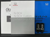 スマートキーは鍵をバッグに入れたままでもドアロックの開閉やエンジンのON・OFFができます。夜間や雨の日も鍵を探さなくて良いので便利です。