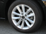 全車両に標準装備の純正アルミホイールは、純正ならではのバランスの良いデザインと、走行安定性をお楽しみ頂けます。