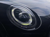 MINIのキャラクターを表現するLEDヘッドライト。視認性良いです。