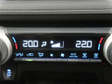 左右独立温度コントロールフルオートエアコンです。運転席、助手席それぞれで独立して温度設定ができます。冷え性の方が乗っても安心ですね♪