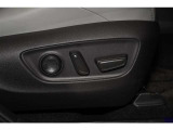 【パワーシート】 スイッチでシートポジションを細かく調整できます。