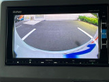 【バックカメラ】駐車時に後方がリアルタイム映像で確認できます。大型商業施設や立体駐車場での駐車時や、夜間のバック時に大活躍!運転スキルに関わらず、今や必須となった装備のひとつです!