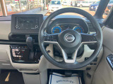 使いやすく安全な操作性と良好な視界を実現した運転席!