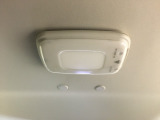 ホンダ純正のプラズマクラスター搭載LEDルーフ照明です。天吊りタイプで、イオンの力により車内のウイルス抑制、カビ菌、ダニなどのアレルギー物質を分解・除去します。LEDドームランプが内蔵されています。