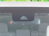 【トヨタセーフティセンス】走行中に前方の車両等を認識し、衝突しそうな時は警報とブレーキで衝突回避と被害軽減をアシスト。より安全にドライブをお楽しみいただけます。