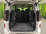 普段のお買い物や通勤、送迎等に十分な荷室スペースを確保しております。セカンドシートを倒すと、大きな荷物の積載も可能です♪