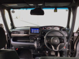 【前方視界】開放的な前方視界!運転がしやすく疲れにくいです♪窓が大きく、見通しがとっても良いおクルマですよ♪