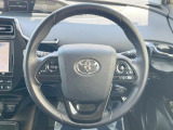 【純正革巻きステアリング】上質な革を使用することで、手にしっかり馴染みとても運転しやすいハンドルです♪