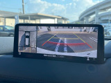 【360&deg;ビューモニター】専用のカメラにより、上から見下ろしたような視点で360度クルマの周囲を確認することができます☆死角部分も確認しやすく、狭い場所での切り返しや駐車もスムーズに行えます。