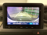 バックモニター付きで、車庫入れやバック時の後方確認をサポート。