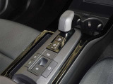 電動パーキングブレーキ・ブレーキホールドを装備してます。ホールド機能は信号待ちが多い一般道で疲労軽減になり、大好評です!