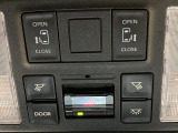 【両側パワースライドドア】スマートキーや運転席のスイッチで後席両側スライドドアの開閉が可能♪電動だから力を入れてドアを開ける必要が無く、小さなお子様でも簡単に開け閉めでき快適です♪