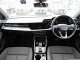 運転に必要な情報をメーター内に集約し、ドライバーの安全で快適な運転に寄与するアウディバーチャルコックピット。