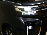 LEDヘッドライトです。デザイン性がよくとても明るいので、夜間の走行や悪天候でも安心です。しかも長寿命!