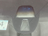 【ホンダセンシング】走行中に前方の車両等を認識し、衝突しそうな時は警報とブレーキで衝突回避と被害軽減をアシスト。より安全にドライブをお楽しみいただけます。