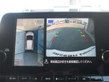 アラウンドビューモニター(車両を上から見たように表示)装着で車庫入れをサポート