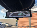 スマートルームミラーで、後方の確認が容易にできます。