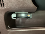 ハンドルの左下にETCがついています。高速道路の料金所の通過も楽々です。 カードの取り出しもしやすい場所についています。
