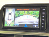 【パノラミックビューモニター】専用のカメラにより、上から見下ろしたような視点で360度クルマの周囲を確認することができます☆死角部分も確認しやすく、狭い場所での切り返しや駐車もスムーズに行えます。