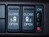 運転席からもスライドドアをボタン操作でスピーディーに開閉できます!またスマートキーでも操作できるので便利です。