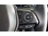 レーダークルーズコントロール(全車速追従機能付)付きです。車速に応じて追従支援してくれるので、ロングドライブも快適です