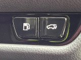 【パワーバックドア】スマートキーや運転席のボタンを押すだけでリアゲートが自動で開閉します!荷物を持っている時や、高い位置にあるバックドアを閉める際に便利な機能です♪
