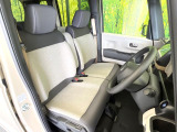 運転席まわりには十分なスペースがあり、大柄な方でもゆったり運転していただける環境です。