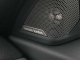 ハーマンカードンのカースピーカーは良質な音を届けると同時に、その先にある車内空間における上質な&ldquo;音楽体験&rdquo;も提供している。