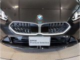BMW代表的な特徴のキドニーグリル。BMWのすべてのモデルに採用され、BMWらしさを強調しております。