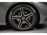 メルセデスの認定中古車「サーティファイドカー」では、万一お車が故障した場合も、ご購入後1年間もしくは2年間※は走行距離にかかわらずメルセデス・ベンツ正規サービスネットワークで無料修理いたします
