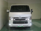 明度の高いLEDヘッドライトで、夜間の運転も安心です。