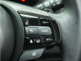 ◆アダプティブクルーズコントロール◆予め設定した車速内でクルマが自動的に加減速。前走車との適切な車間距離を維持しながら追従走行します。【LKAS】車線維持支援システムでステアリング操作を支援。