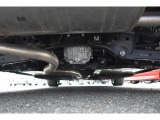 車両後方からの下回りです。マフラー防錆塗装や下回り防錆施工等も可能でございます。