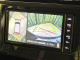 【パノラミックビューモニター】専用のカメラにより、上から見下ろしたような視点で360度クルマの周囲を確認することができます☆死角部分も確認しやすく、狭い場所での切り返しや駐車もスムーズに行えます。