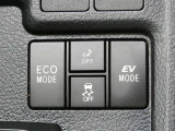 EVドライブモードで、早朝・深夜や屋内の駐車場などで、エンジン音や排気ガスを気にすることなく走れます。