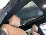 サンルーフ付きのお車です。