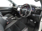 シンプルで使いやすいデザインの運転席です。