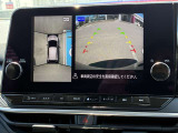 【アラウンドビューモニター】上空から見下ろしているかのような映像で駐車をサポート。安心です。
