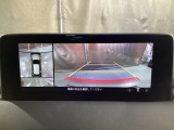 狭い場所での駐車やすれ違いなどでより的確な運転操作に役立つ360&deg;ビューモニターが装備されています。