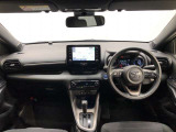 シンプルながら機能性あふれる運転席廻りです。視界性もよく、運転しやすいですよ。